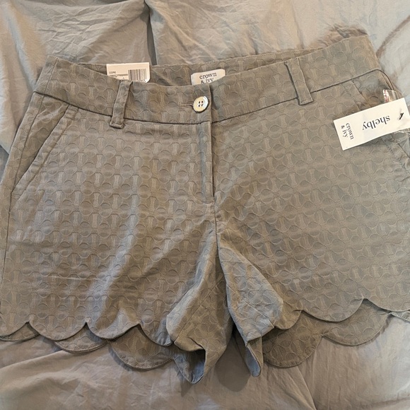 crown & ivy Pants - Crown and Ivy shorts Grey Shelby Short 4” inseam stretch NWT size 4